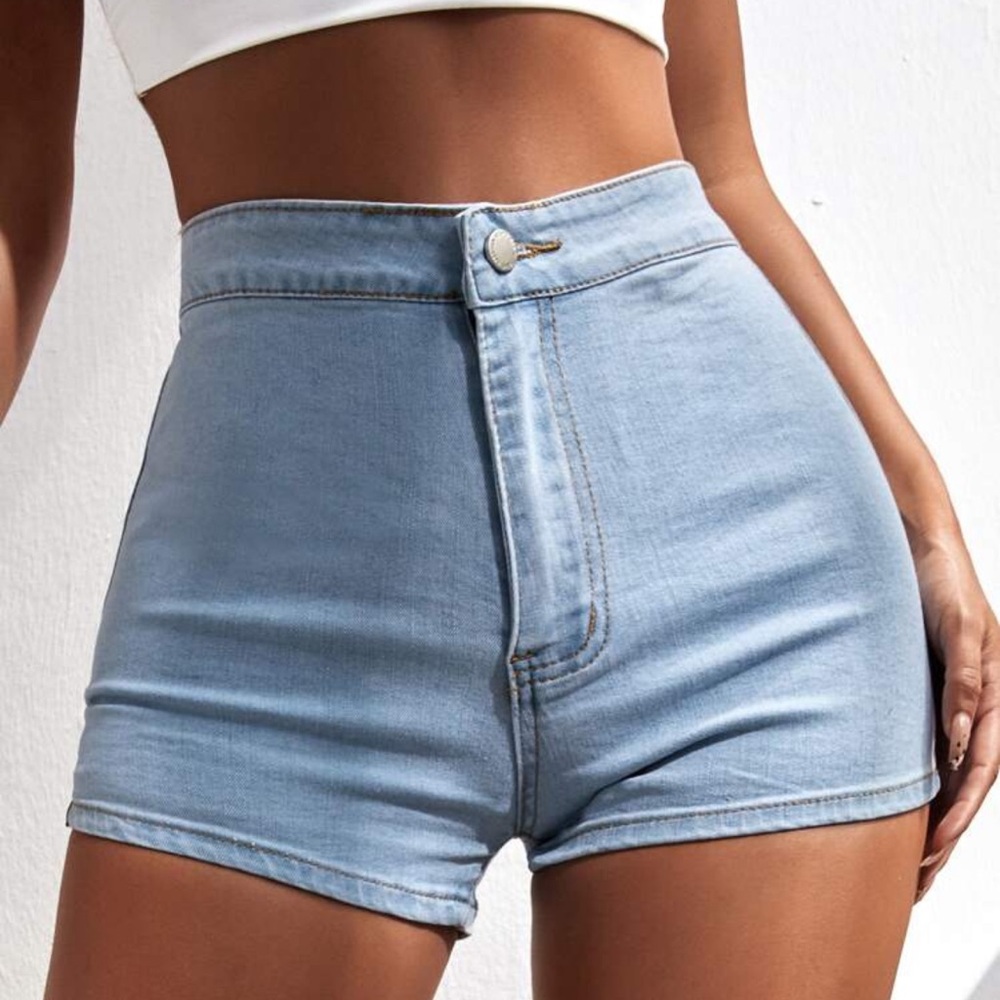 💙 Light Wash High-Waisted Denim Shorts (Size XS)